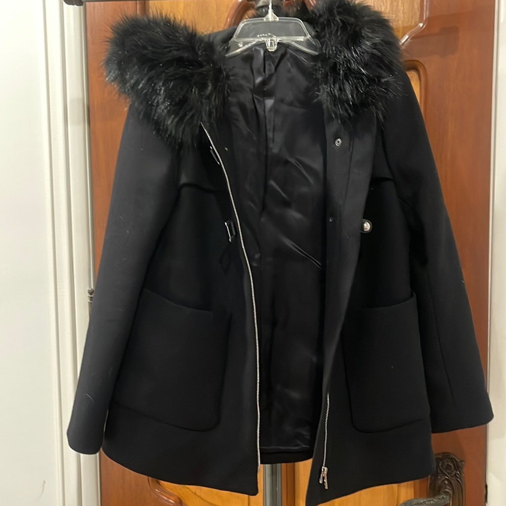 ZARA FUR HOODED BLACL JACKET WITH FRONT POCKETS